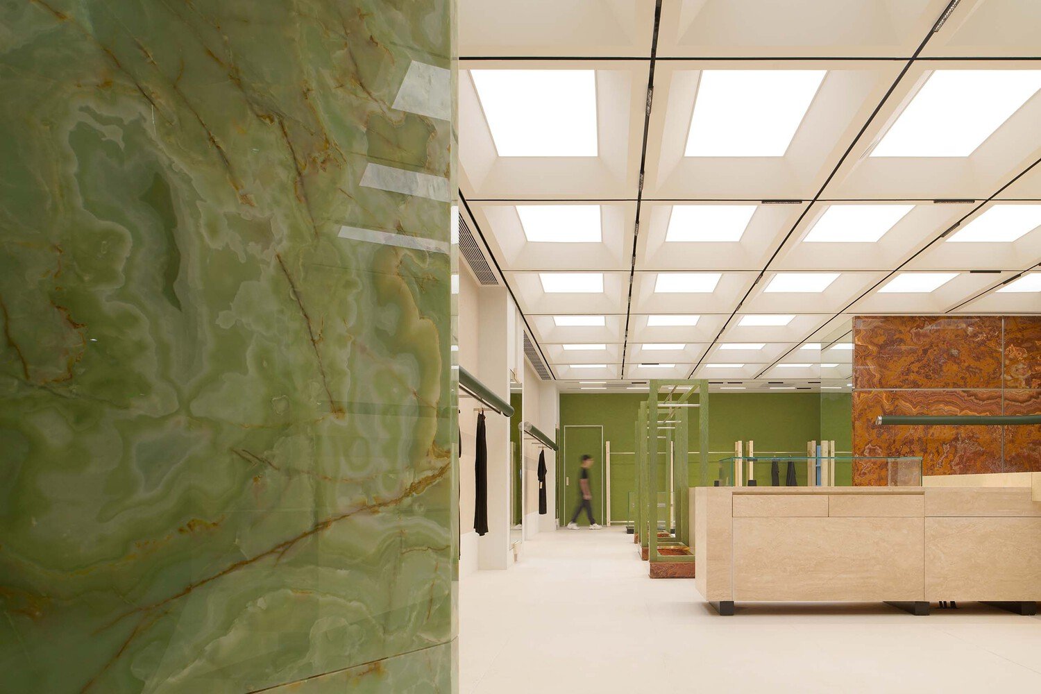 由 One Fine Day Studio & Partners 设计的 UIXIU 精品店