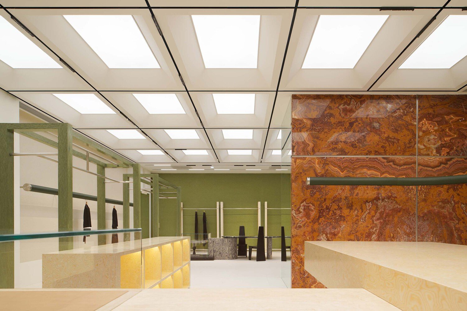 由 One Fine Day Studio & Partners 设计的 UIXIU 精品店