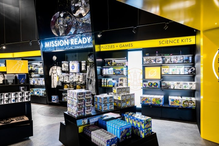 英国国家航天中心商店，由 Mynt 设计，莱斯特 – 英国