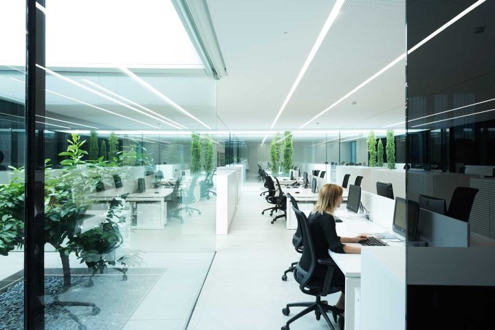 Ubesol 办公楼 / Ramon Esteve Estudio