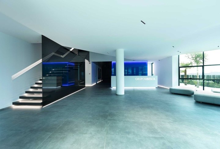 Ubesol 办公楼 / Ramon Esteve Estudio