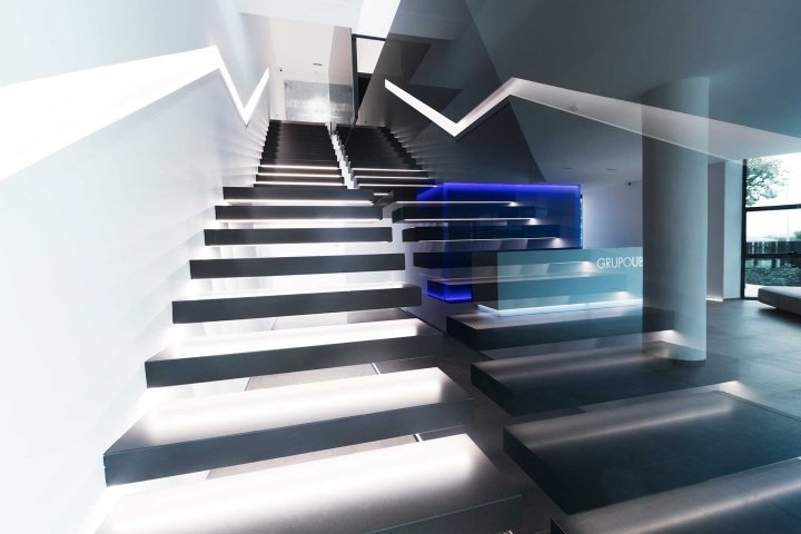 Ubesol 办公楼 / Ramon Esteve Estudio