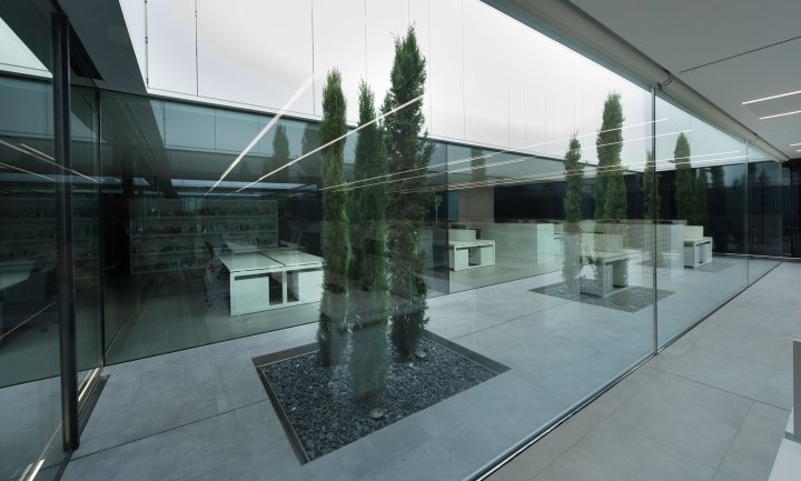 Ubesol 办公楼 / Ramon Esteve Estudio