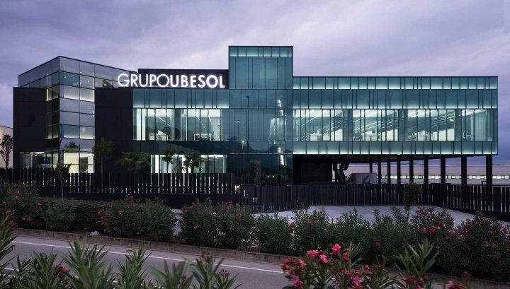 Ubesol 办公楼 / Ramon Esteve Estudio