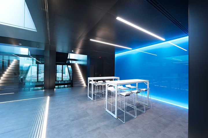 Ubesol 办公楼 / Ramon Esteve Estudio