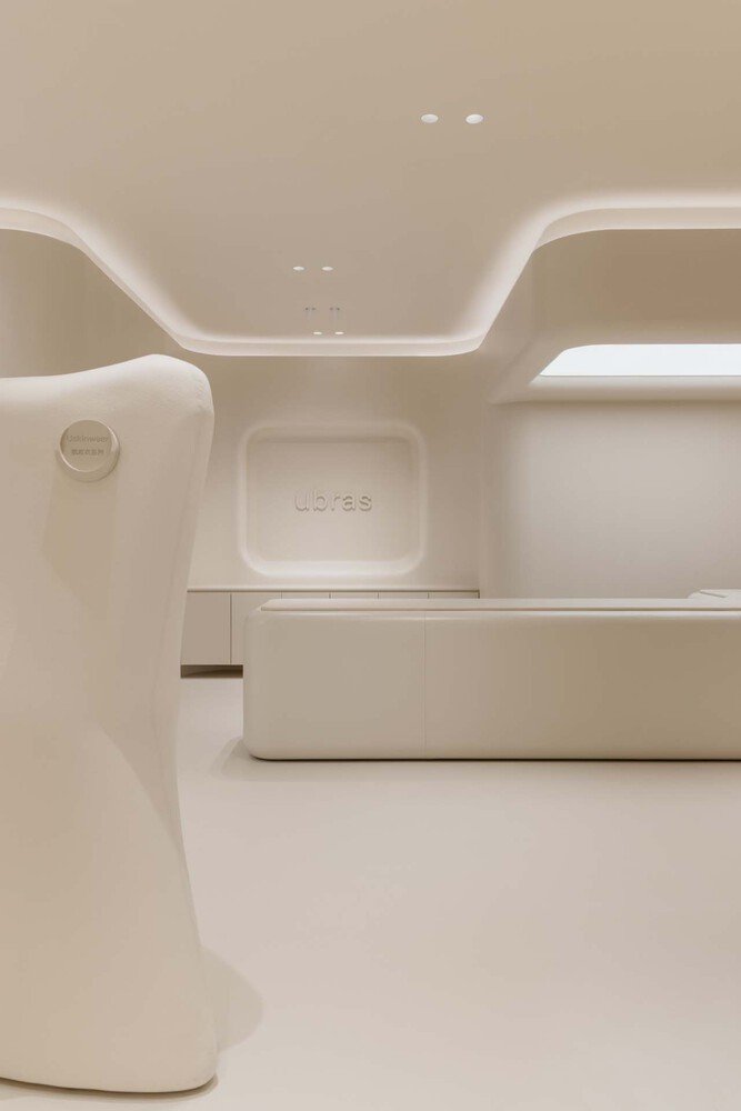 Sò Studio 设计的 Ubras 概念店