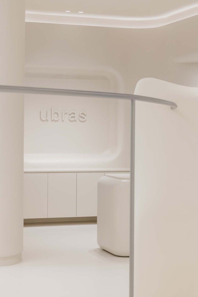 Sò Studio 设计的 Ubras 概念店