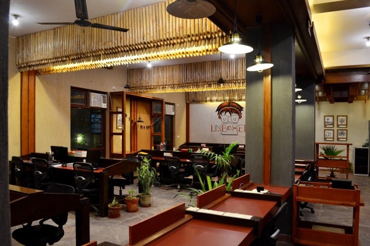 印度诺伊达 Chaukor Studio 未装箱的联合办公空间