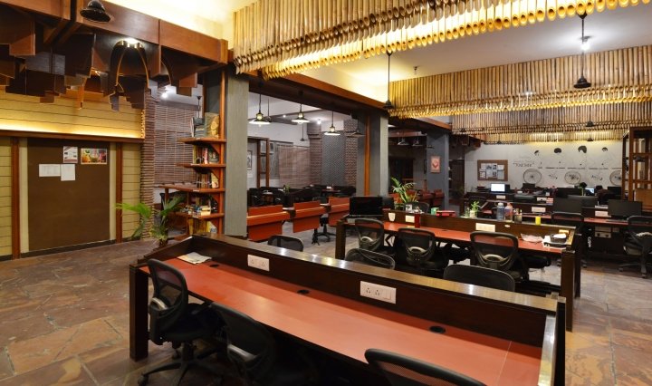 印度诺伊达 Chaukor Studio 未装箱的联合办公空间