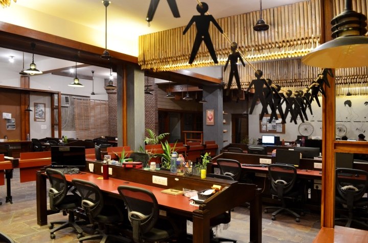 印度诺伊达 Chaukor Studio 未装箱的联合办公空间