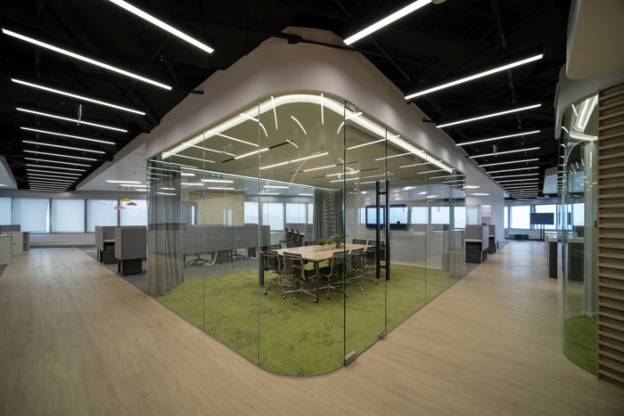联微电子中心办公室 / Lot Architects
