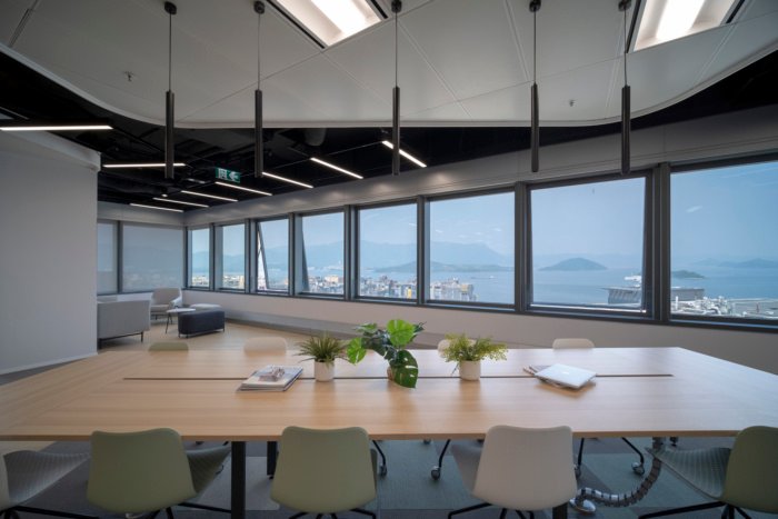 联微电子中心办公室 / Lot Architects