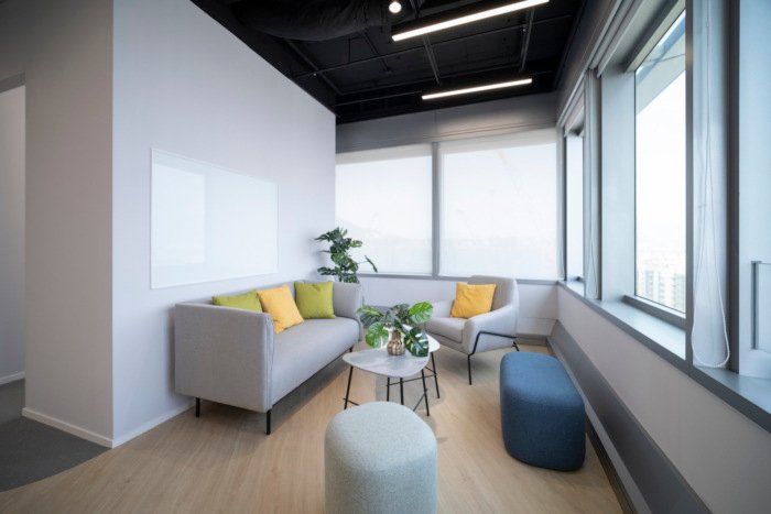 联微电子中心办公室 / Lot Architects