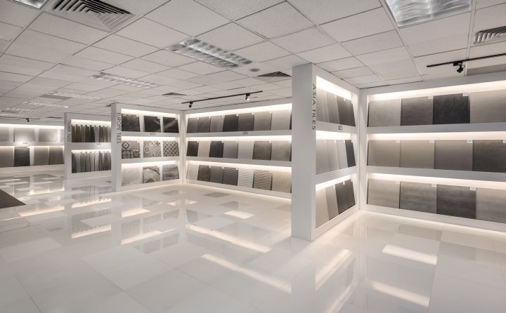 通用建筑产品陈列室由 Casey Chua / ADX Architects 设计，新加坡
