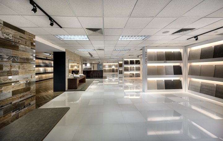 通用建筑产品陈列室由 Casey Chua / ADX Architects 设计，新加坡