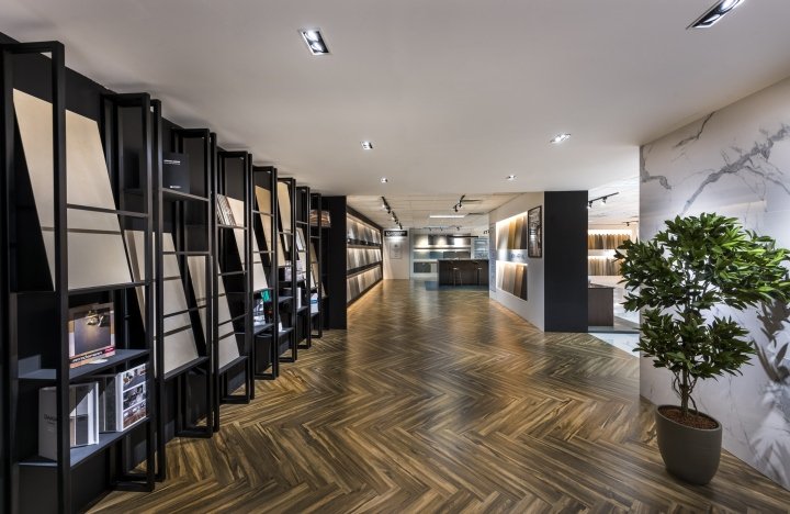 通用建筑产品陈列室由 Casey Chua / ADX Architects 设计，新加坡