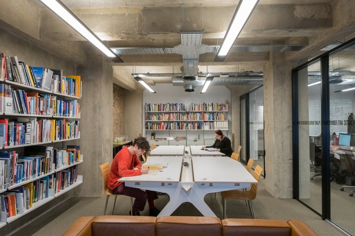 Useful Simple Trust Office，由 Useful Studio 设计，英国伦敦