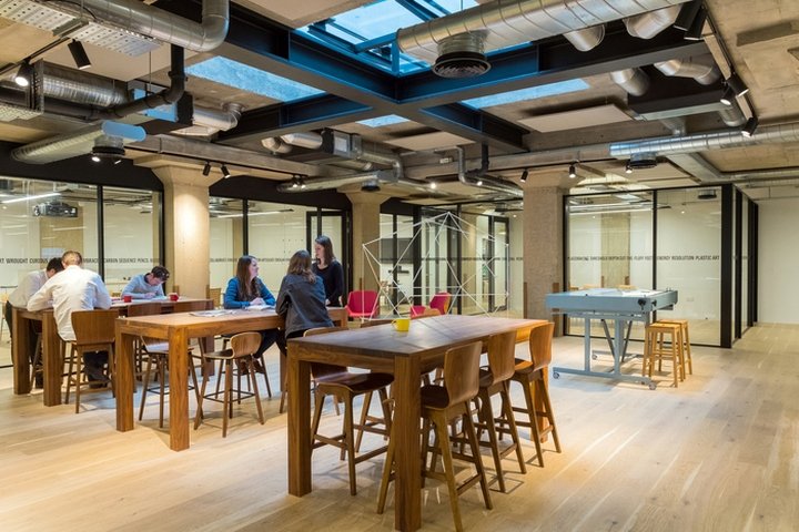 Useful Simple Trust Office，由 Useful Studio 设计，英国伦敦