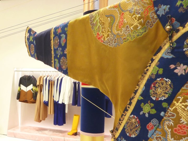 ArteVetrinaProject 设计的 V-Grass 旗舰店，意大利米兰