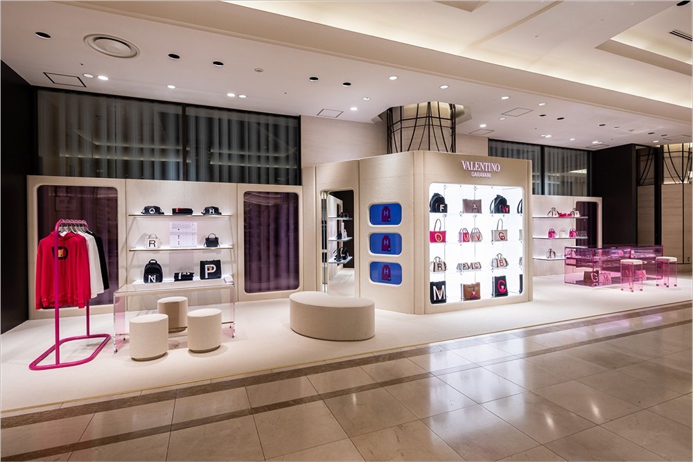 华伦天奴快闪店