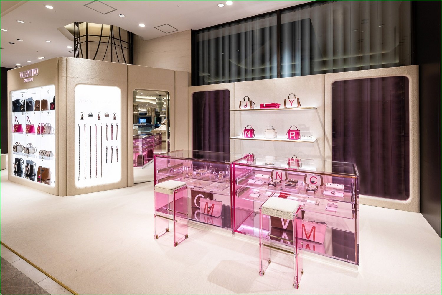 华伦天奴快闪店