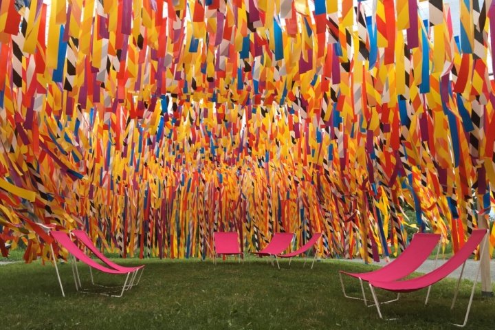 垂直线花园，由 Julia Jamrozik 和 Coryn Kempster 设计，加拿大魁北克省