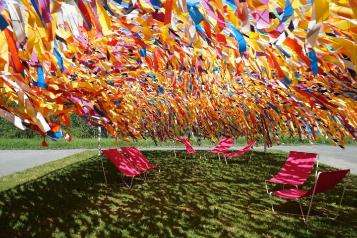 垂直线花园，由 Julia Jamrozik 和 Coryn Kempster 设计，加拿大魁北克省