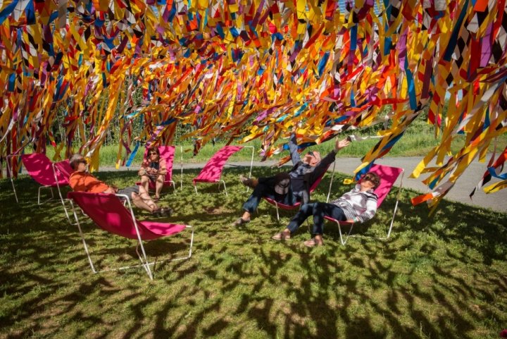 垂直线花园，由 Julia Jamrozik 和 Coryn Kempster 设计，加拿大魁北克省