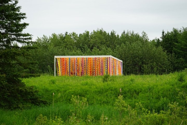 垂直线花园，由 Julia Jamrozik 和 Coryn Kempster 设计，加拿大魁北克省