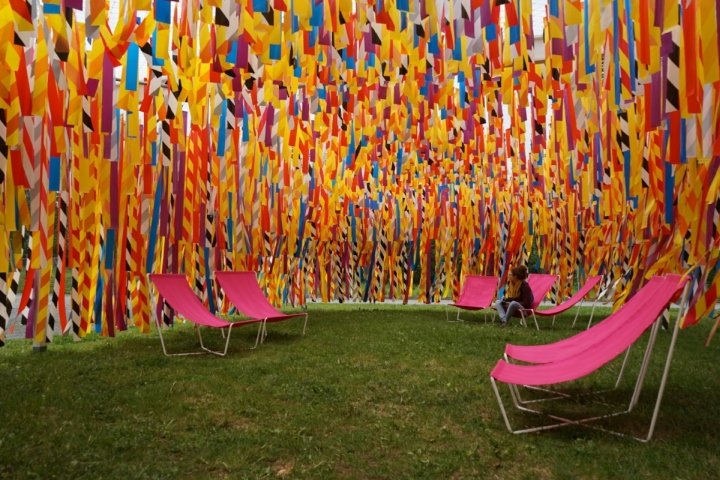 垂直线花园，由 Julia Jamrozik 和 Coryn Kempster 设计，加拿大魁北克省