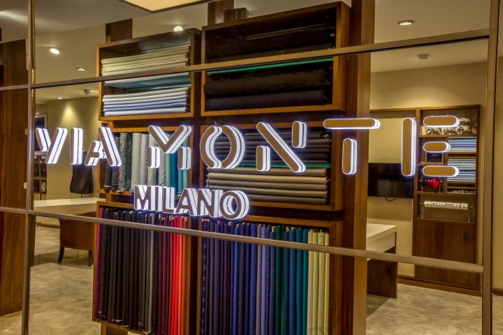 Via Monte Men 时装店,由 FRDC 设计,班加罗尔 – 印度 Via Monte Men 时装店,由 FRDC 设计,班加罗尔 – 印度