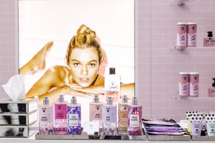 维多利亚的秘密 Pink Spahh Day 与英国 Lucky Fox 合作