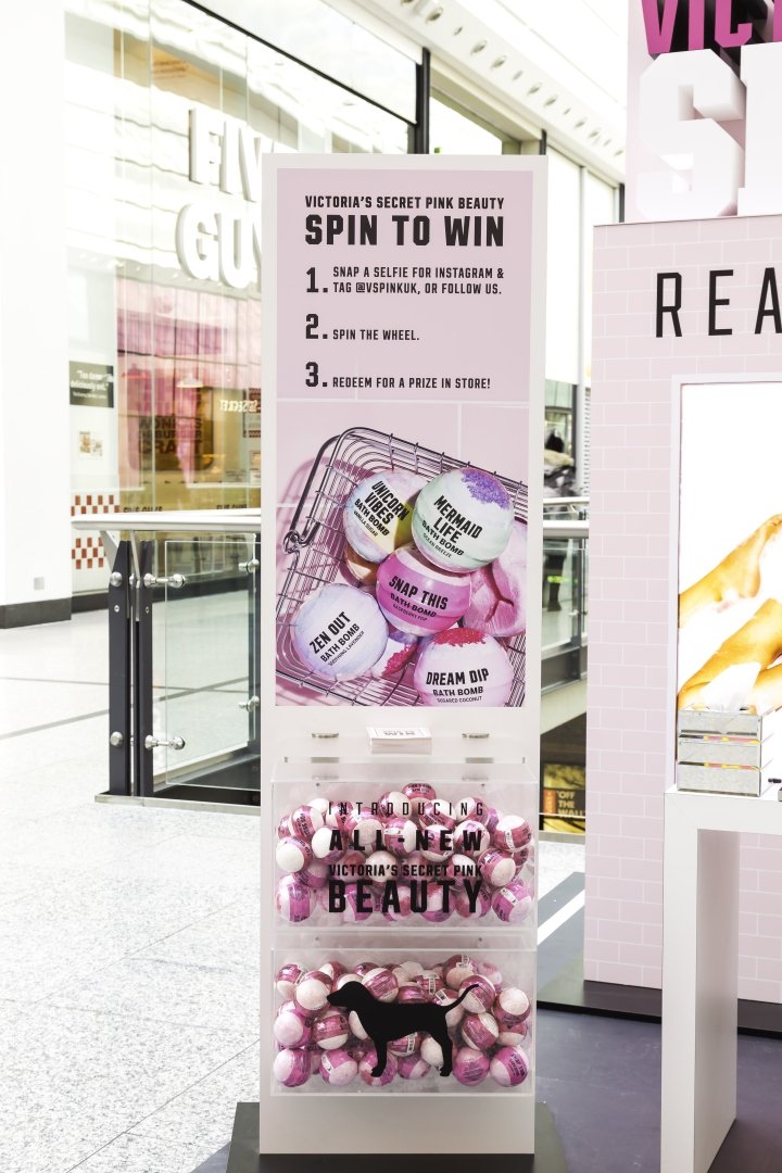 维多利亚的秘密 Pink Spahh Day 与英国 Lucky Fox 合作