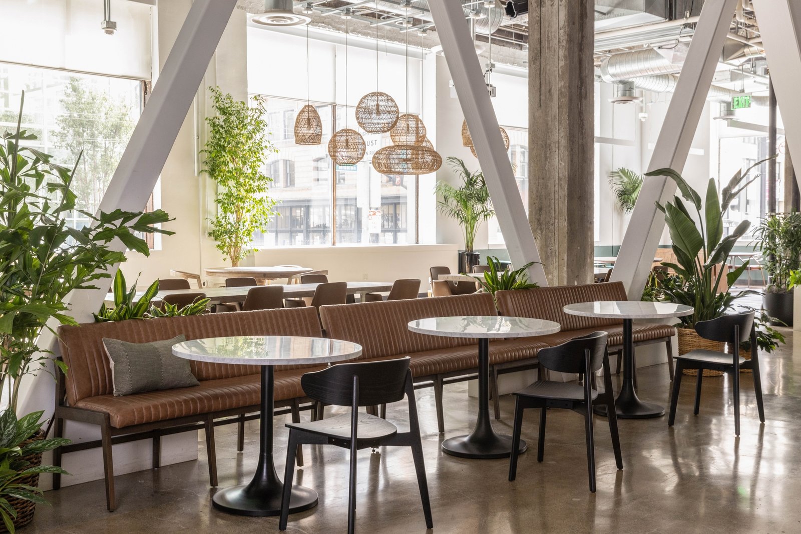 IDF Studio 的视频通信公司办公室