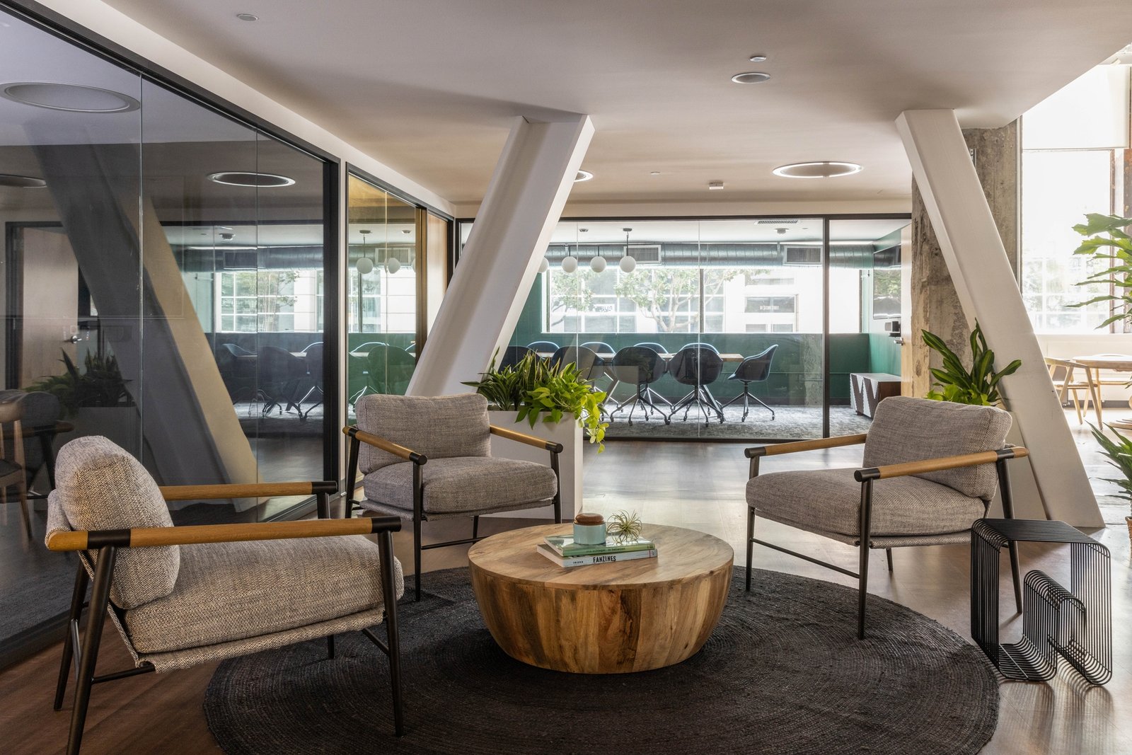 IDF Studio 的视频通信公司办公室