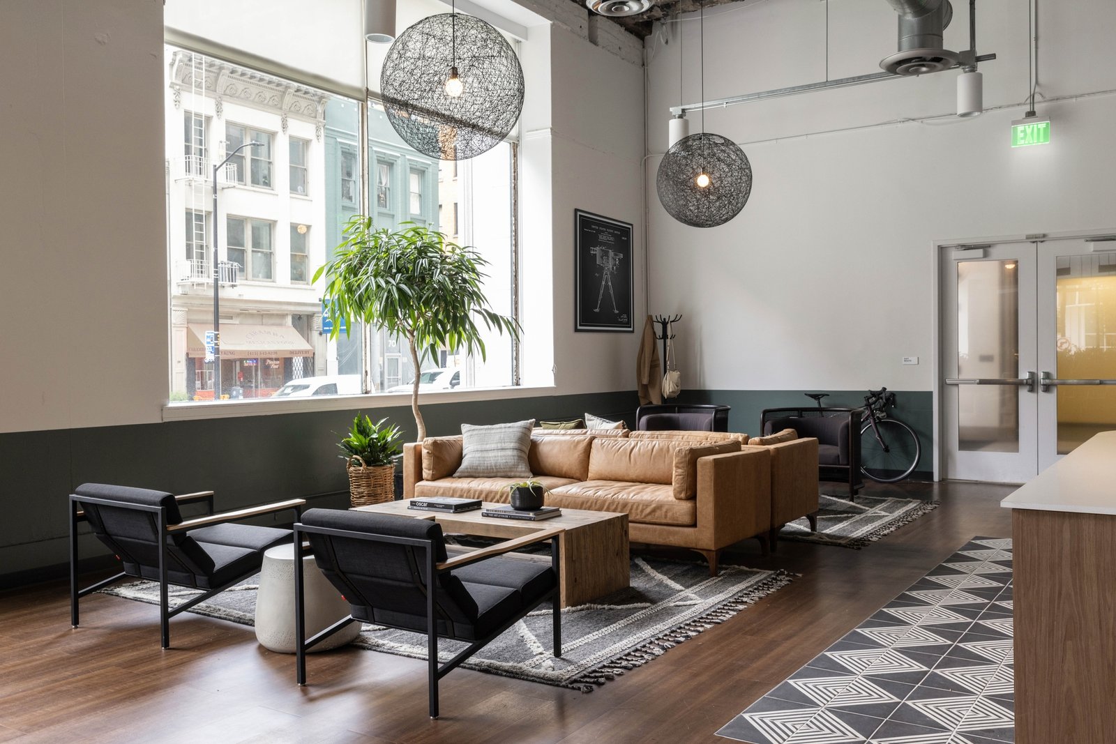 IDF Studio 的视频通信公司办公室