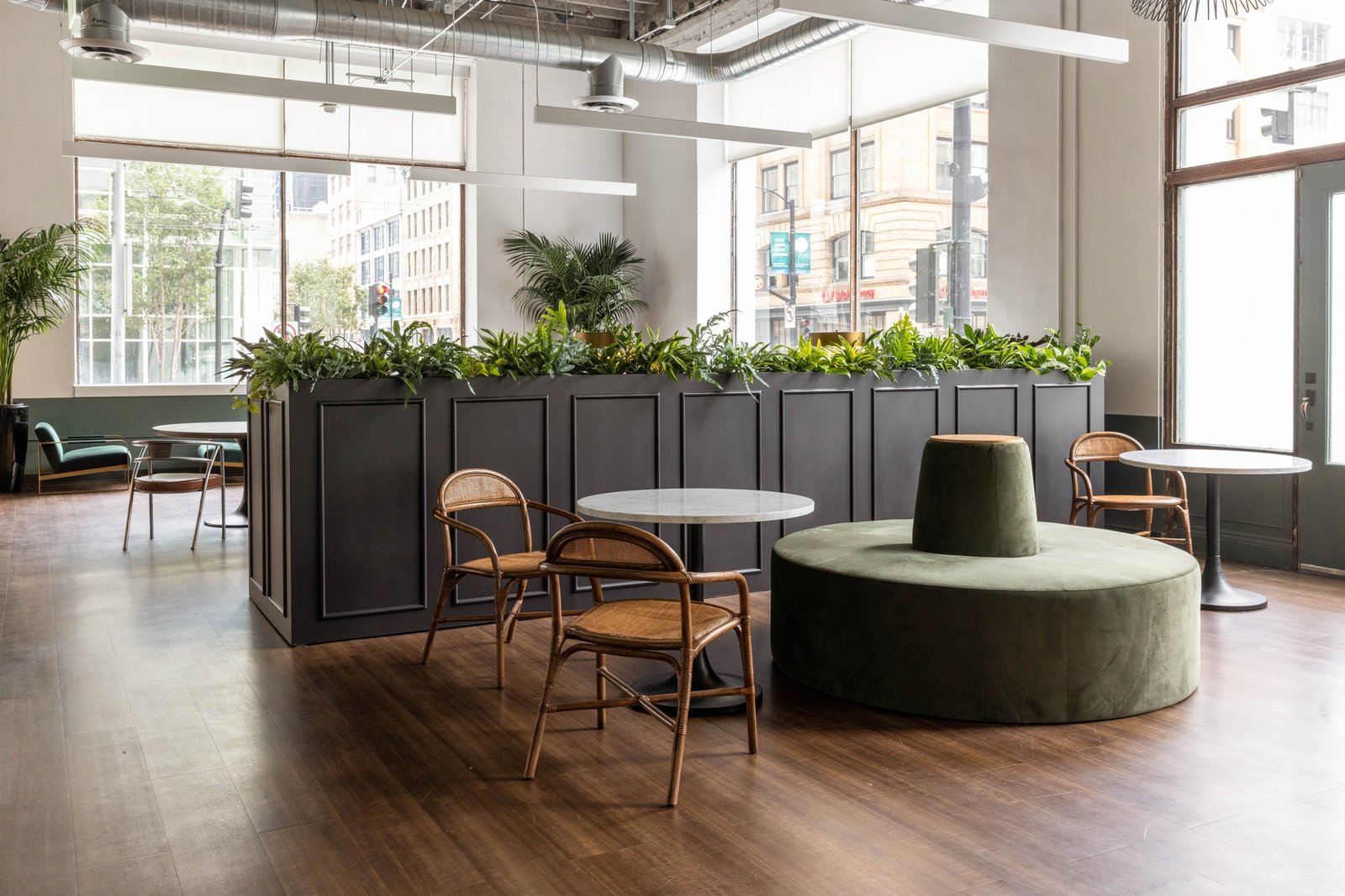 IDF Studio 的视频通信公司办公室