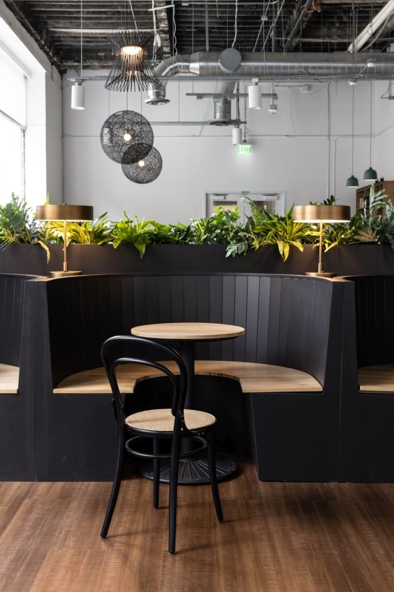 IDF Studio 的视频通信公司办公室