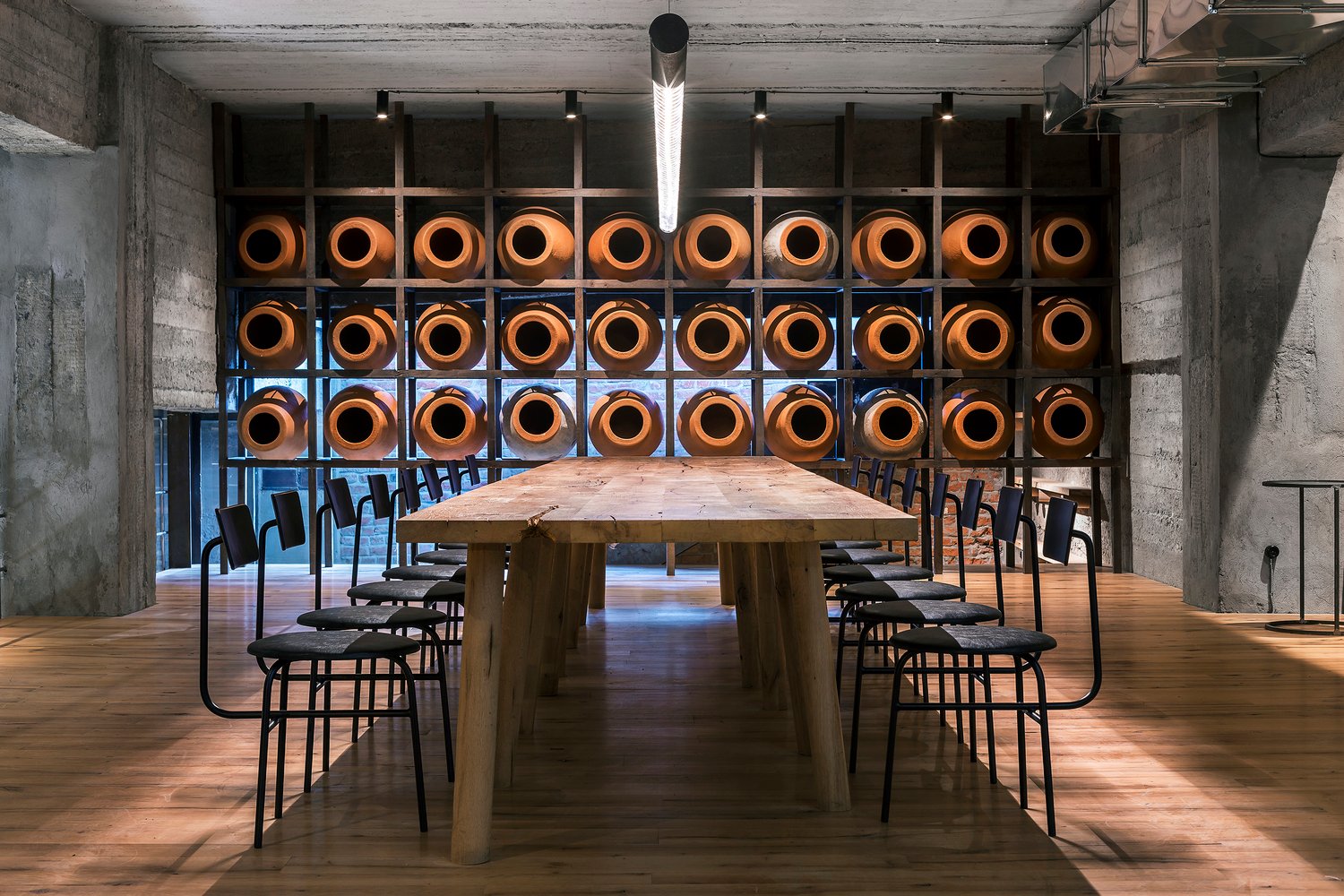 Vineria 酒窖由 NS Studio 设计