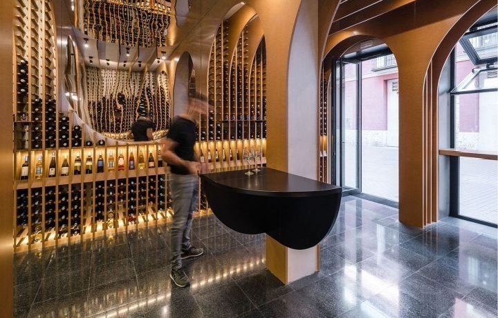 Vinoteca 葡萄酒商店，由 Zooco Estudio 设计，巴利亚多利德 – 西班牙