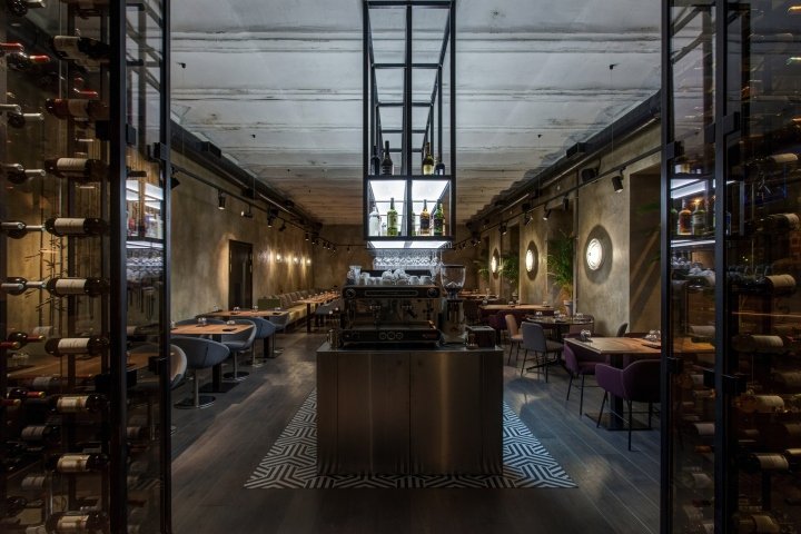 Vinovniki Gastrobar 由 Anastasia Khalchitskaia 设计，俄罗斯圣彼得堡