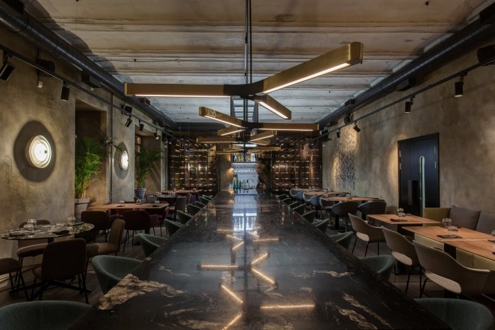 Vinovniki Gastrobar 由 Anastasia Khalchitskaia 设计，俄罗斯圣彼得堡