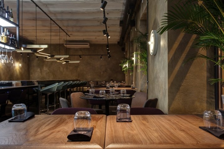 Vinovniki Gastrobar 由 Anastasia Khalchitskaia 设计，俄罗斯圣彼得堡