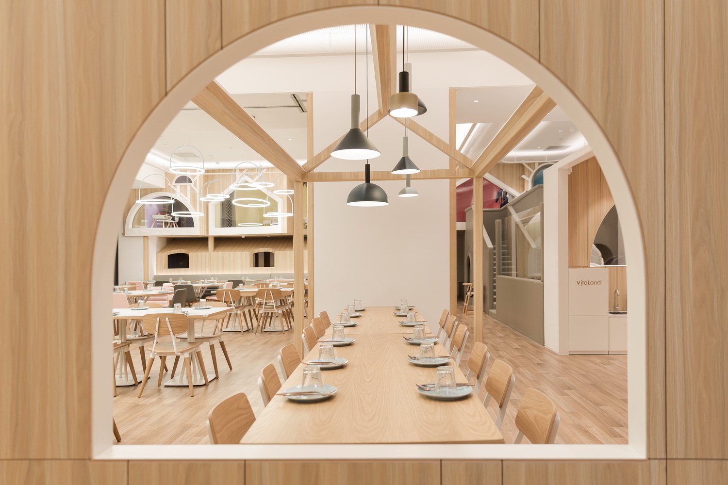 Vitaland 儿童餐厅由 Golucci Interior Architects 设计