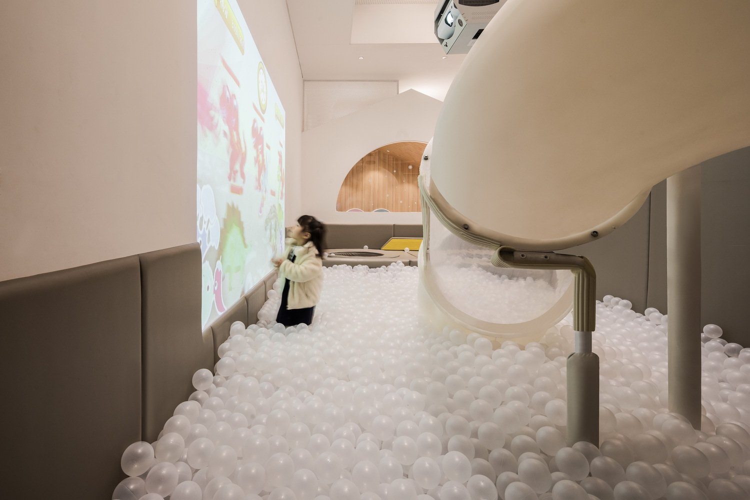 Vitaland 儿童餐厅由 Golucci Interior Architects 设计