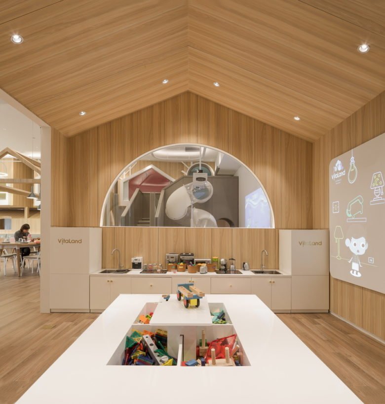 Vitaland 儿童餐厅由 Golucci Interior Architects 设计