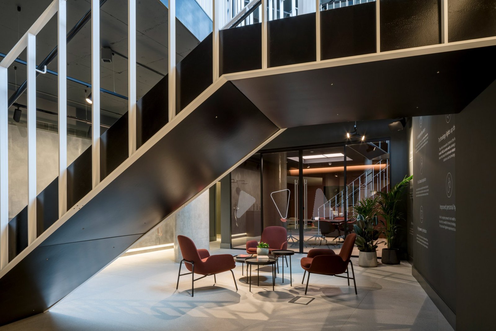 TP Bennett 的 VitrA 旗舰展厅