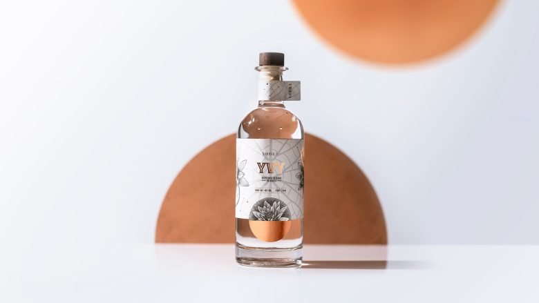 伏特加 YVY 由 Estudio Bogota 设计
