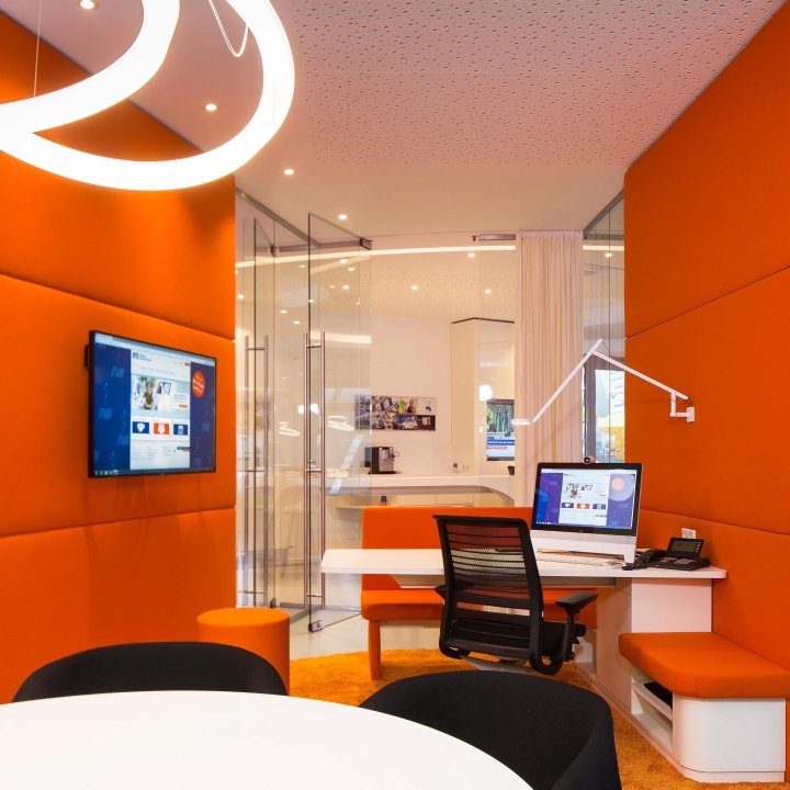 霍恩林堡人民银行 (Volksbank Hohenlimburg)，由 Kitzig Interior Design 设计，霍恩林堡 – 德国