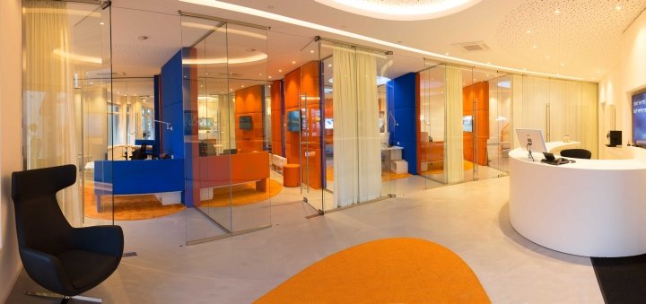 霍恩林堡人民银行 (Volksbank Hohenlimburg)，由 Kitzig Interior Design 设计，霍恩林堡 – 德国